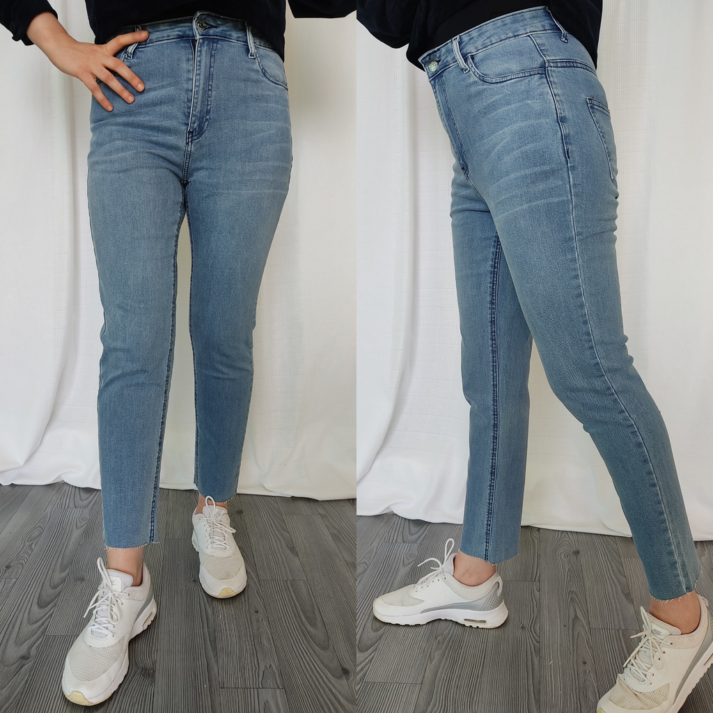 Jean Mom fit moulant taille haute